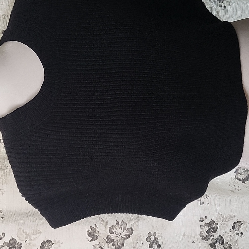 Top - Picture 3 of 4